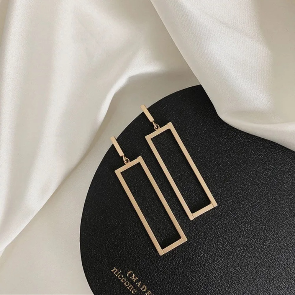 Gold Tone Simple Lightweight Geometric Drop Earrings Minimalist Contemporary